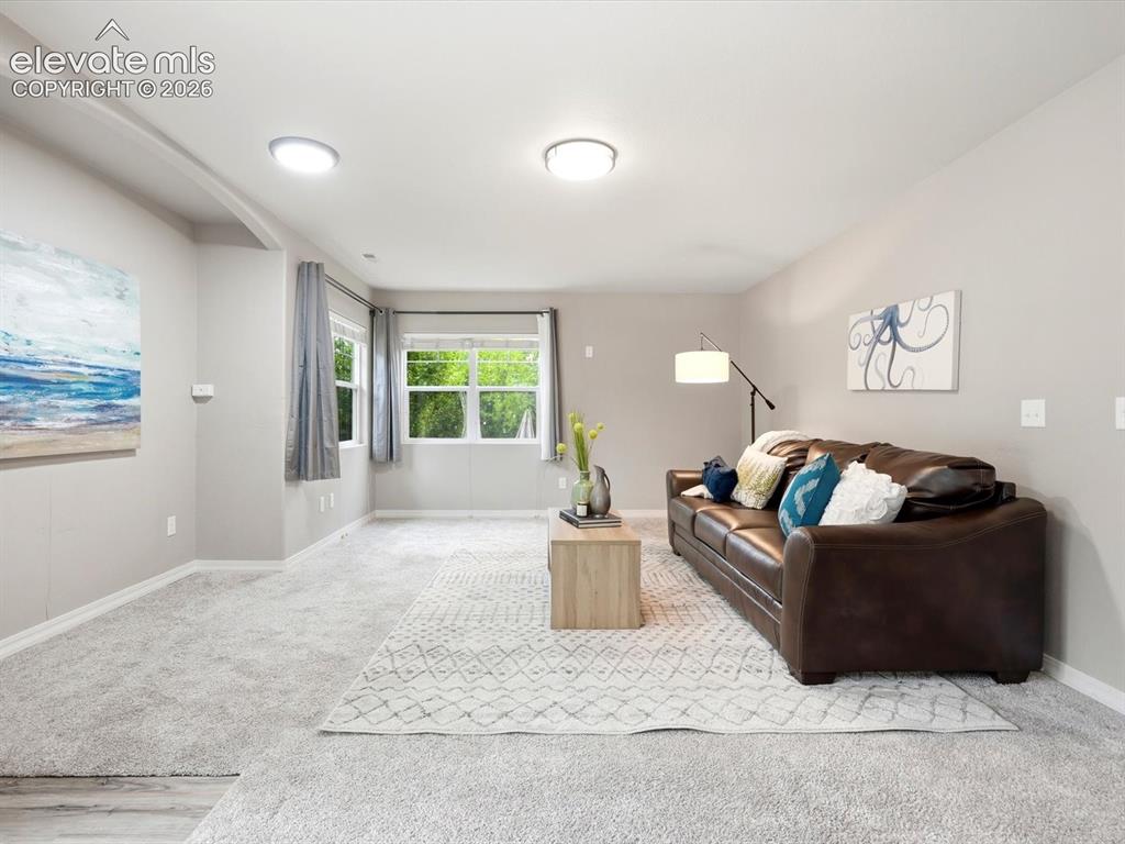 Image 16 of 39: Family Room