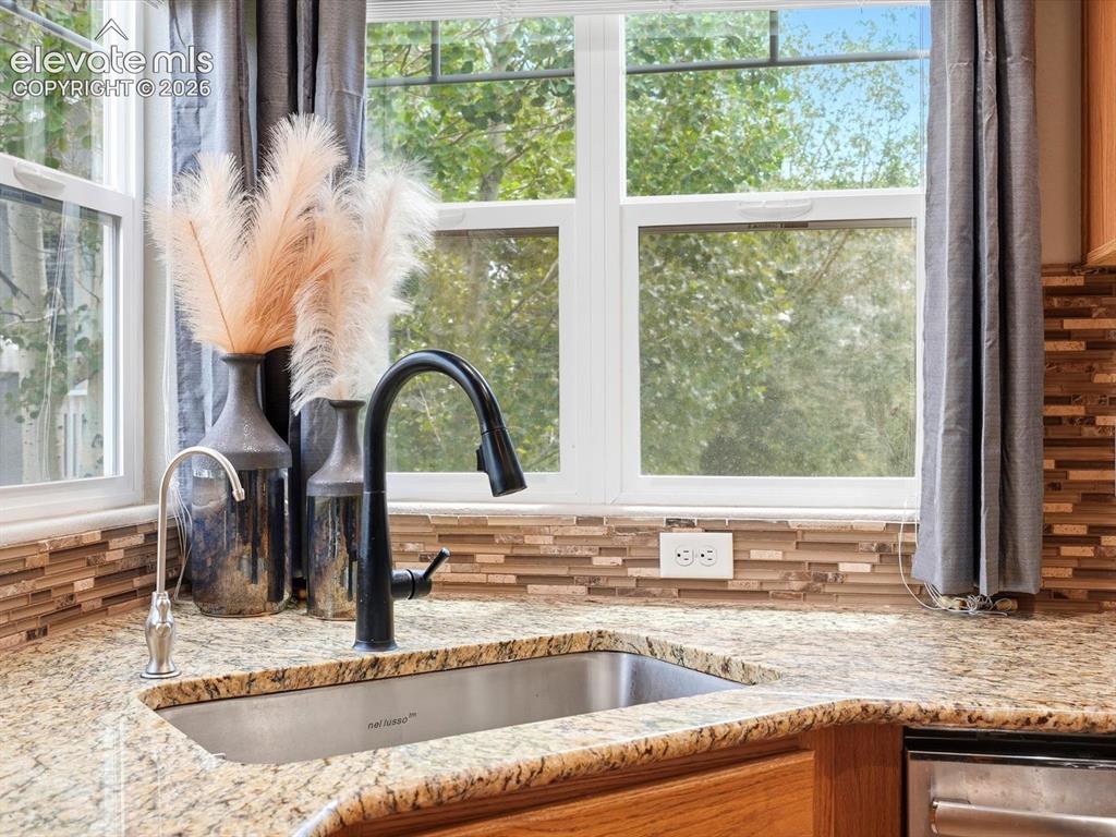 Image 9 of 39: Kitchen