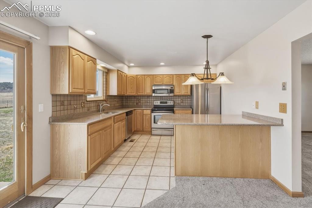 Image 13 of 45: Kitchen