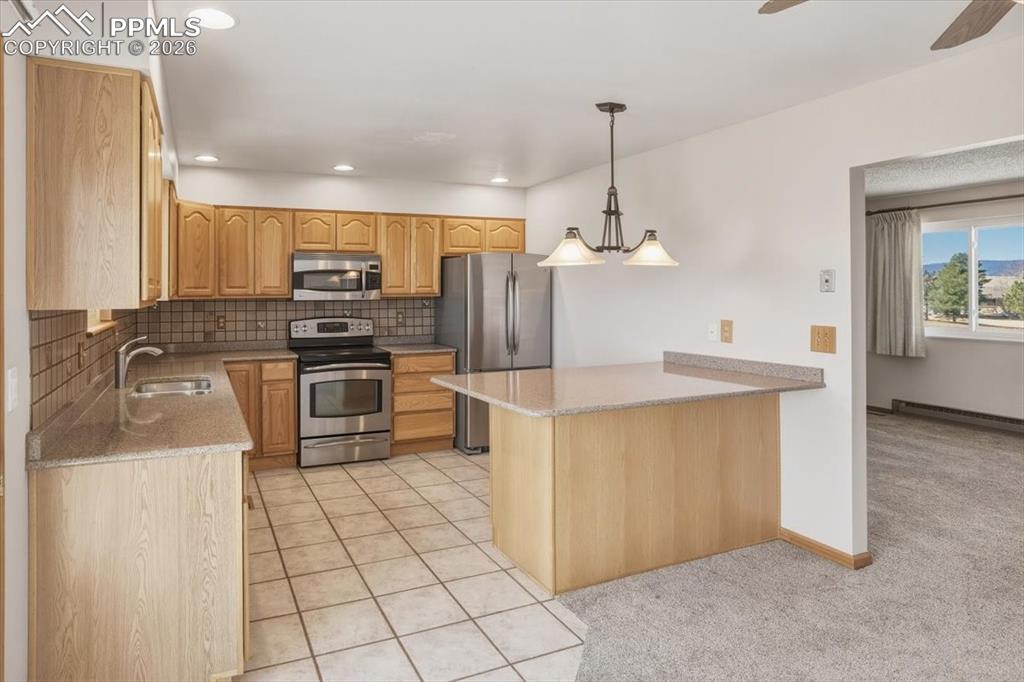 Image 14 of 45: Kitchen