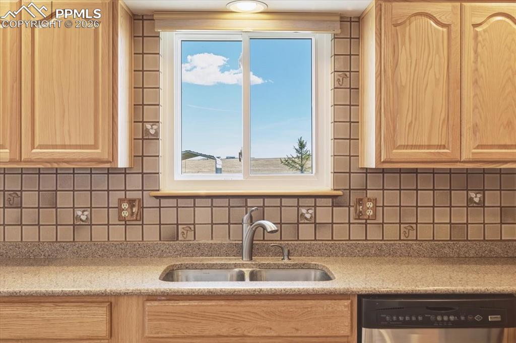 Image 17 of 45: Kitchen