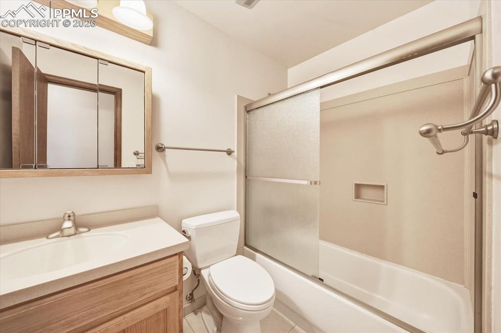 Image 23 of 45: Bathroom