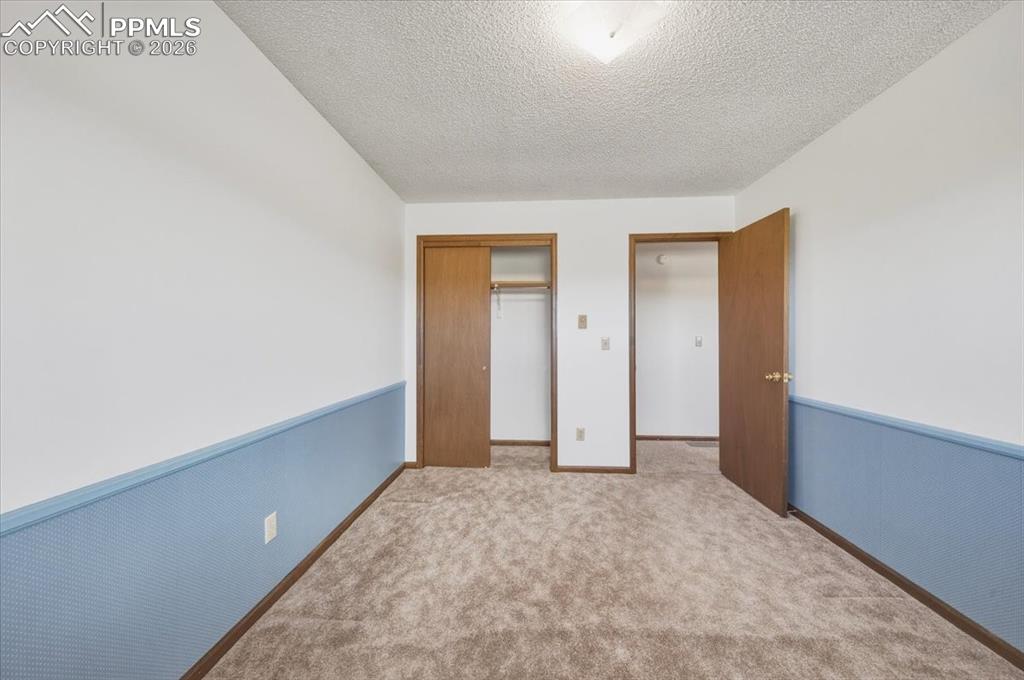 Image 24 of 45: Bedroom