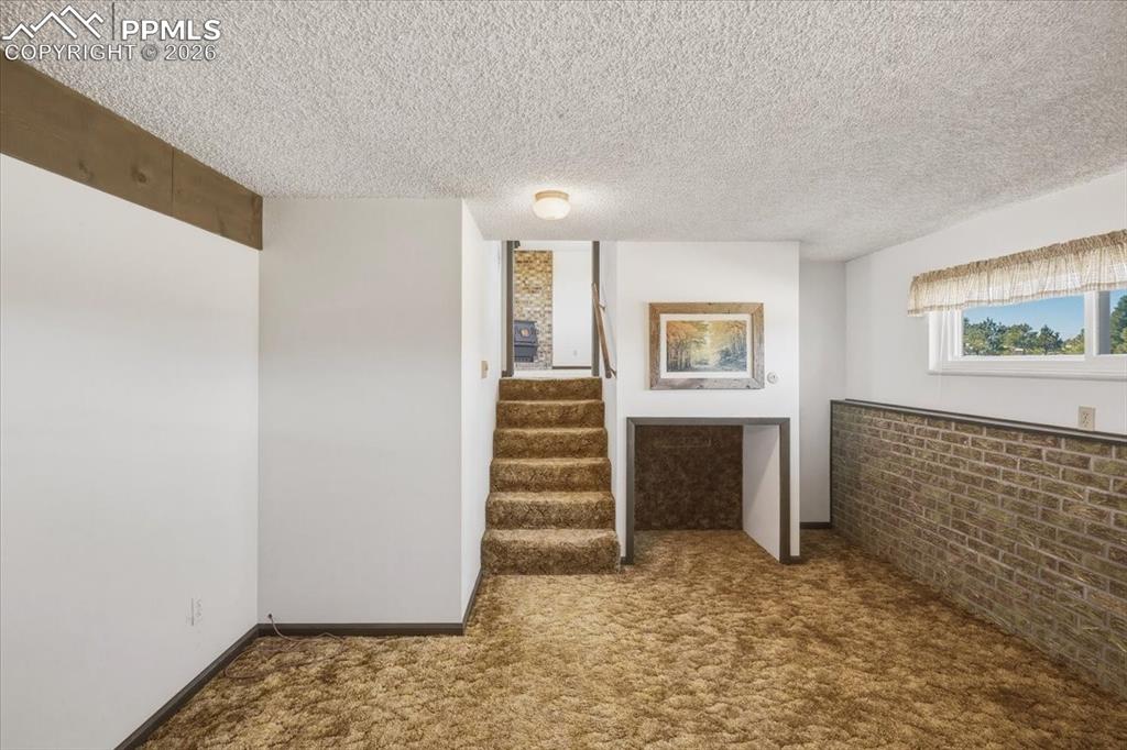 Image 26 of 45: Family Room