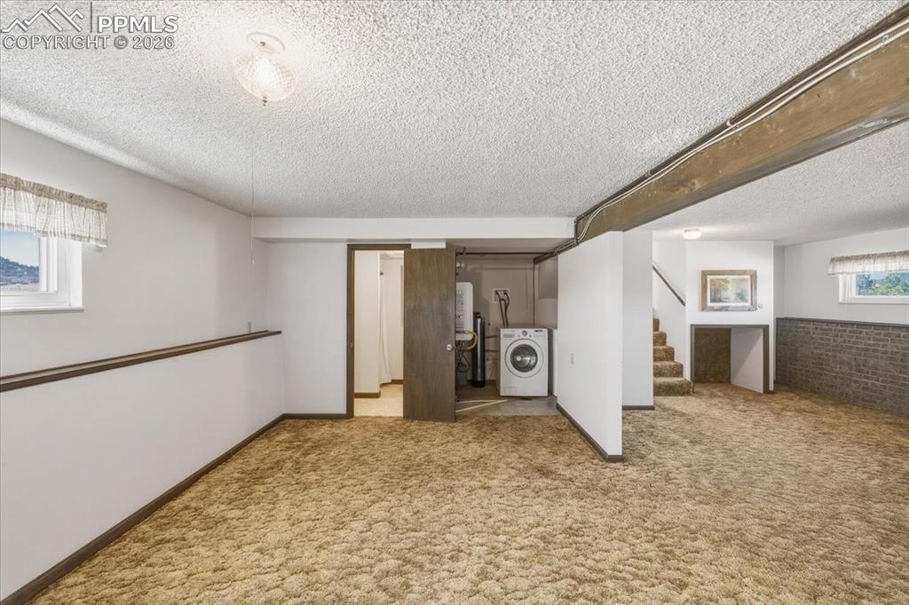 Image 31 of 45: Family Room