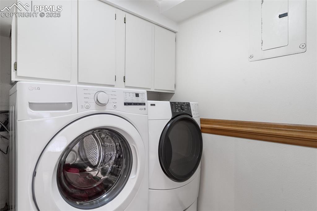 Image 32 of 37: Laundry