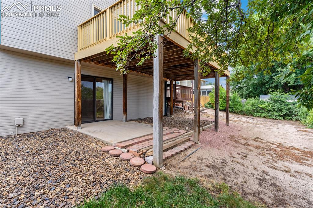 Image 35 of 37: Patio