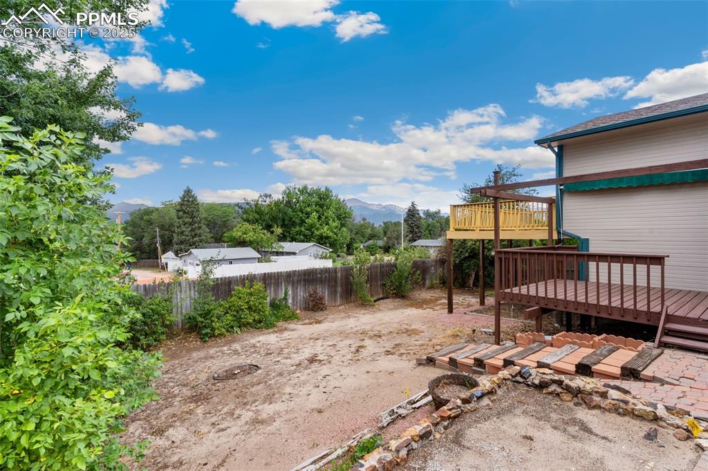 Image 36 of 37: Yard