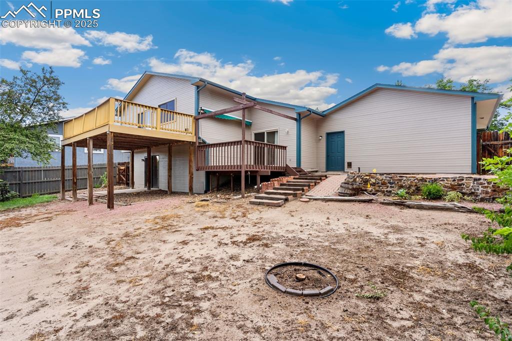 Image 37 of 37: Back of Structure