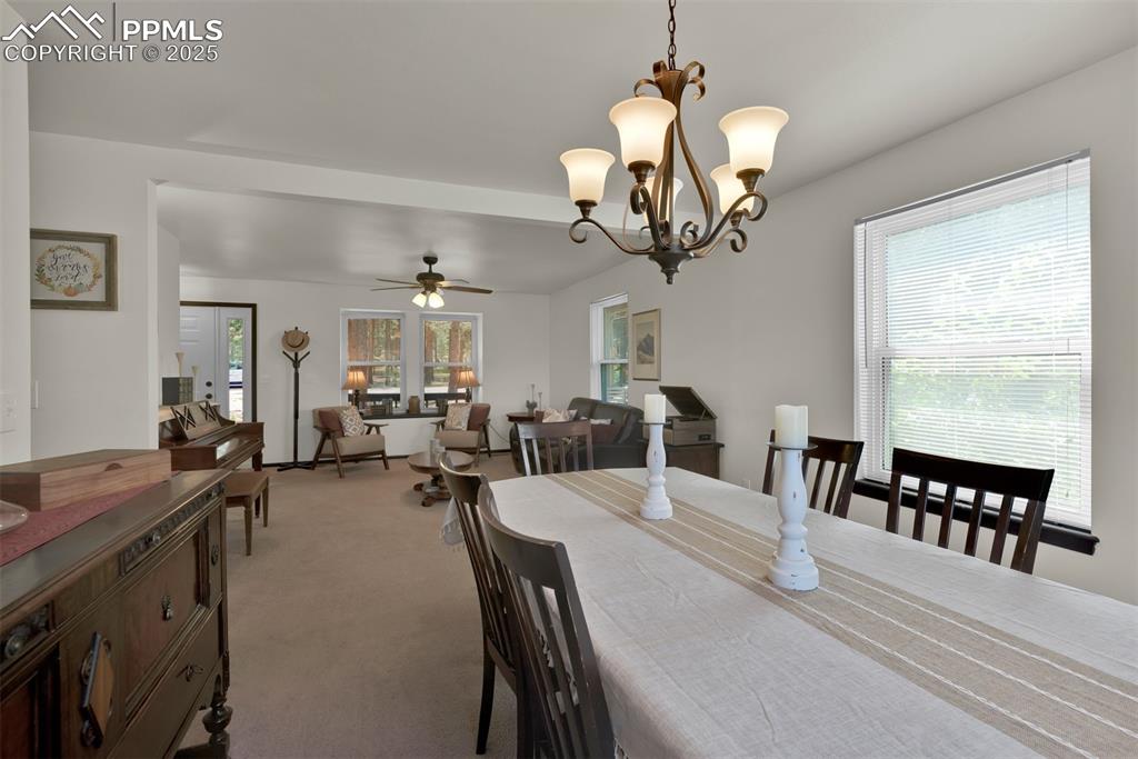 Image 8 of 50: Dining Area