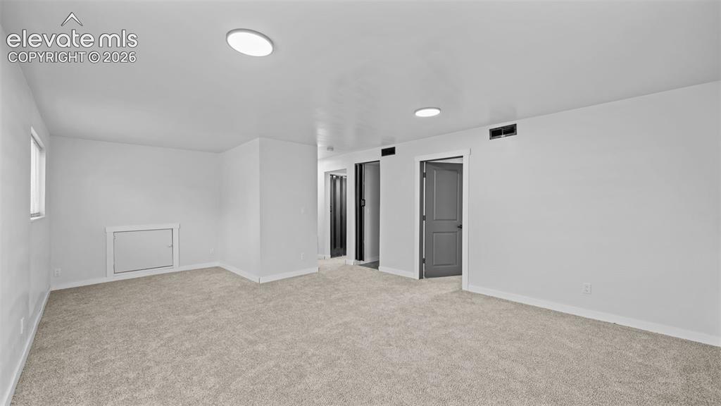 Image 17 of 21: Family Room