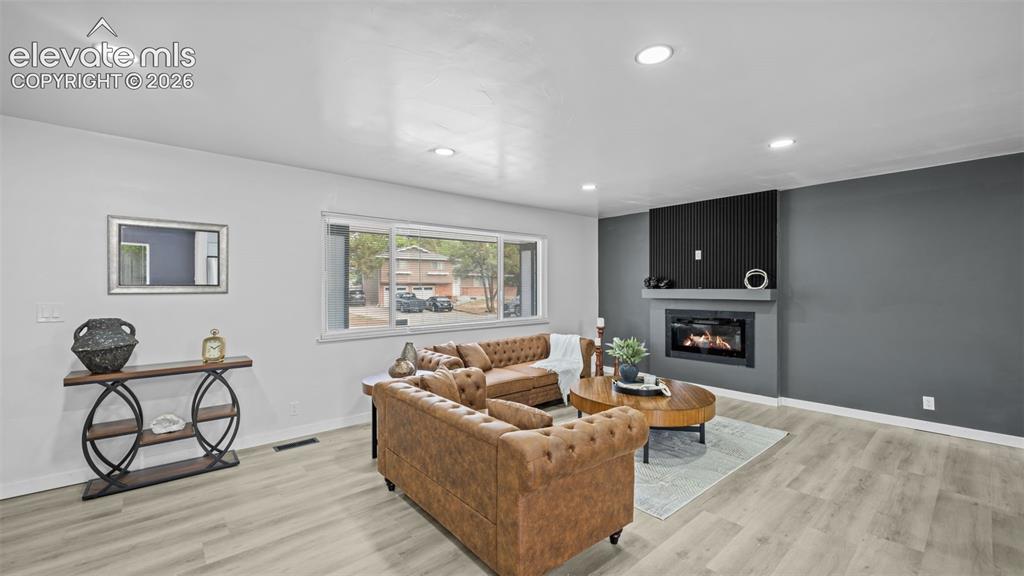 Image 4 of 21: New electric fireplace