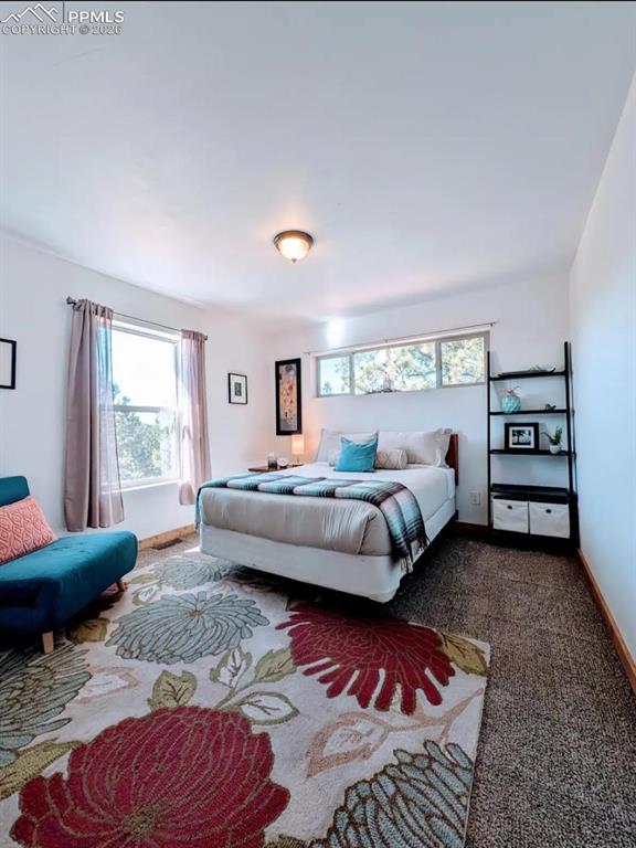 Image 18 of 22: Bedroom