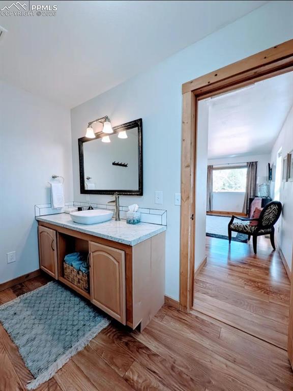 Image 20 of 22: Bathroom