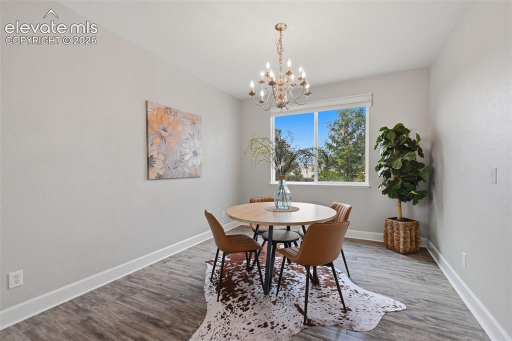 Image 15 of 50: Dining Area