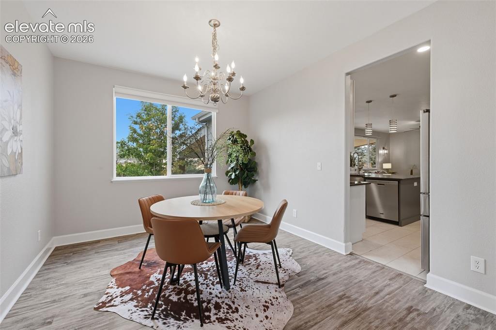 Image 16 of 50: Dining Area