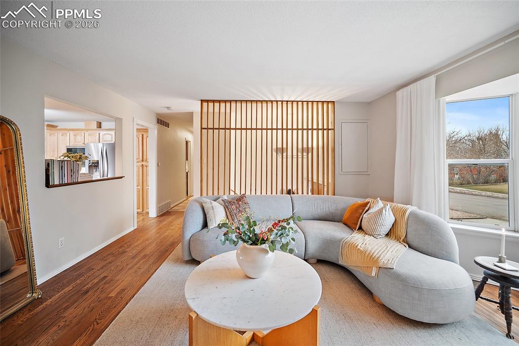 Image 13 of 50: Living Room