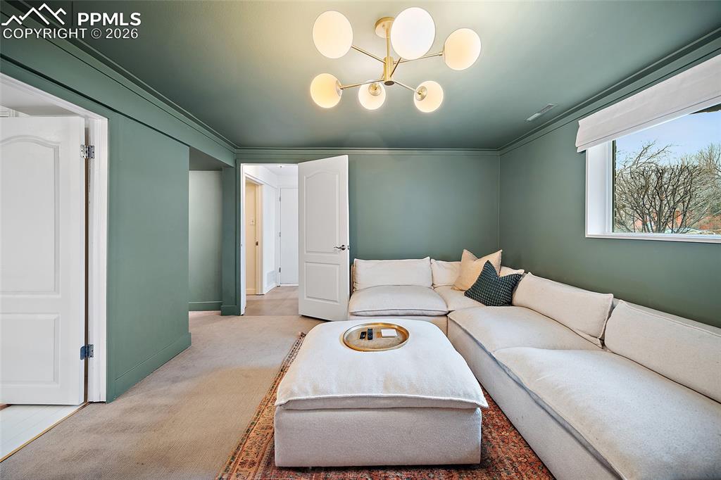 Image 36 of 50: Living Room