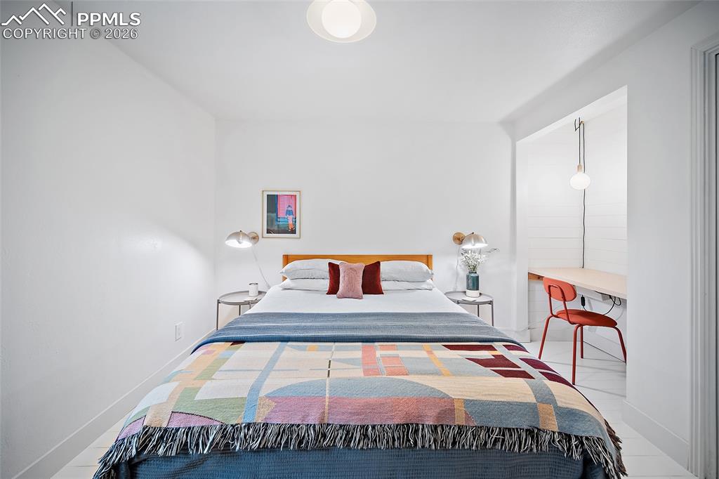 Image 38 of 50: Bedroom