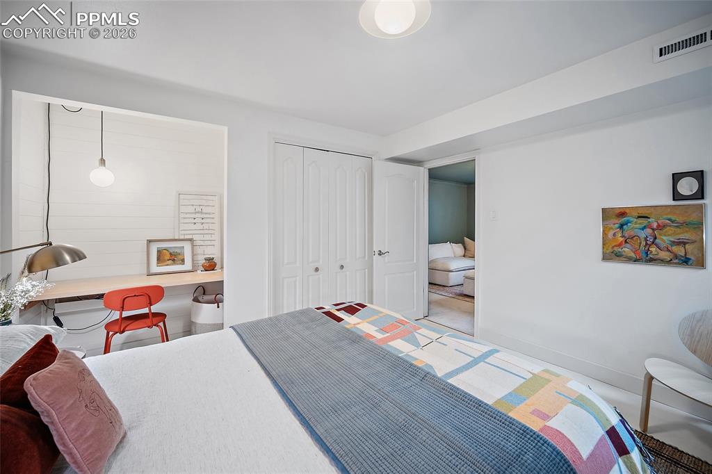 Image 39 of 50: Bedroom