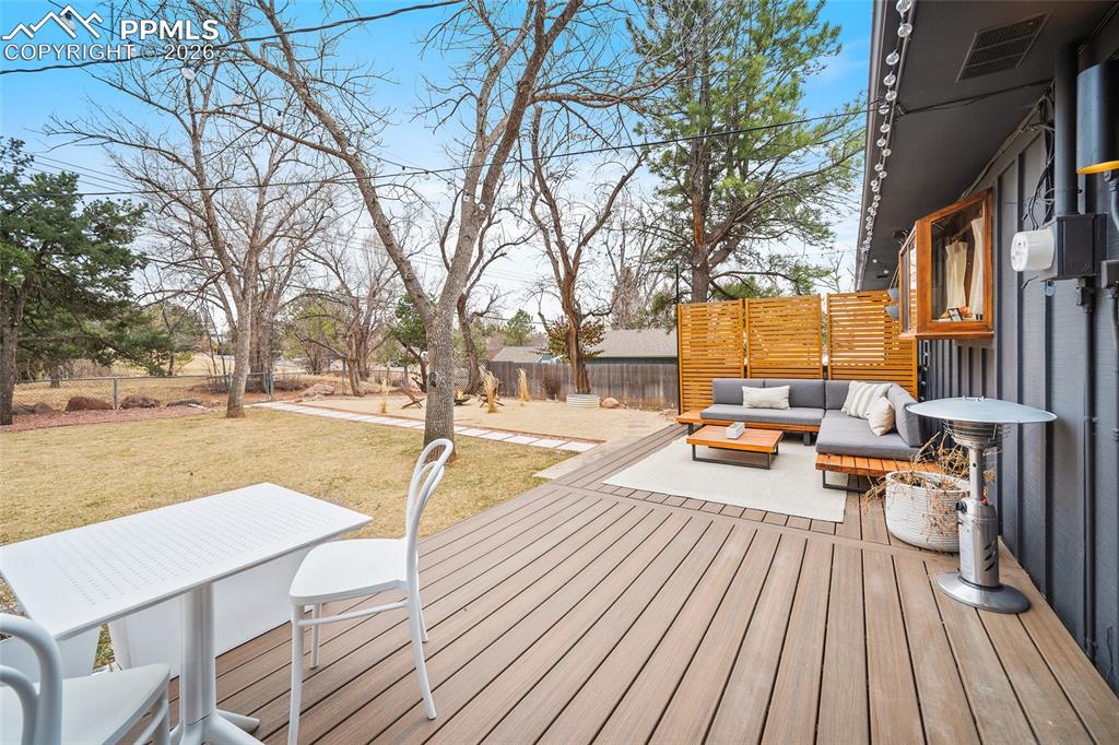 Image 42 of 50: Deck