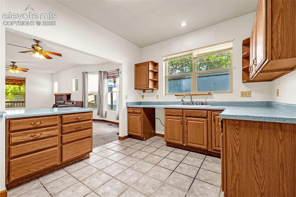 Image 15 of 31: Kitchen