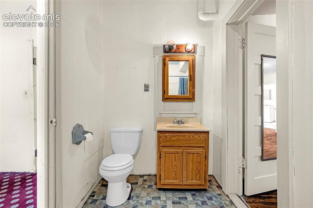Image 20 of 31: Bathroom