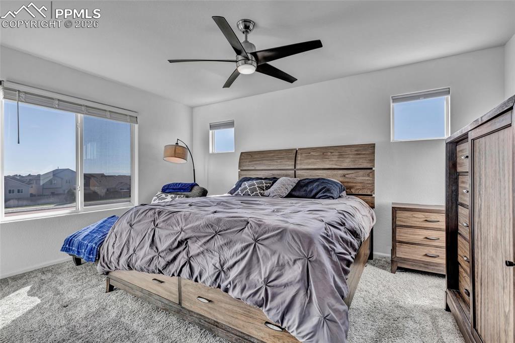 Image 17 of 35: Bedroom