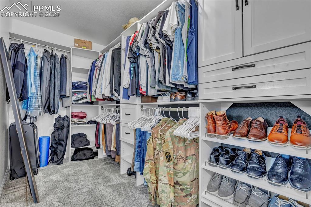 Image 20 of 35: Closet