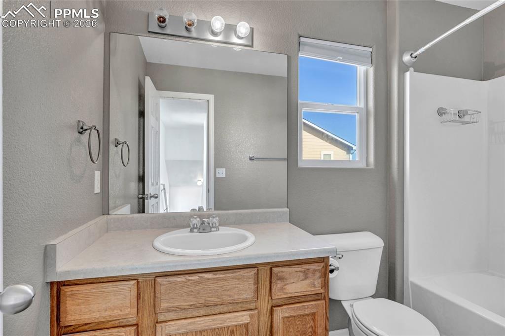 Image 30 of 35: Bathroom