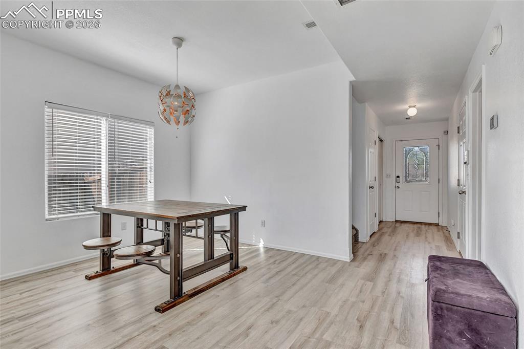 Image 7 of 35: Dining Area