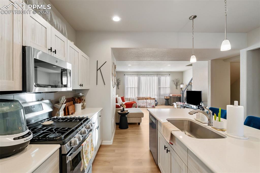 Image 14 of 45: Kitchen