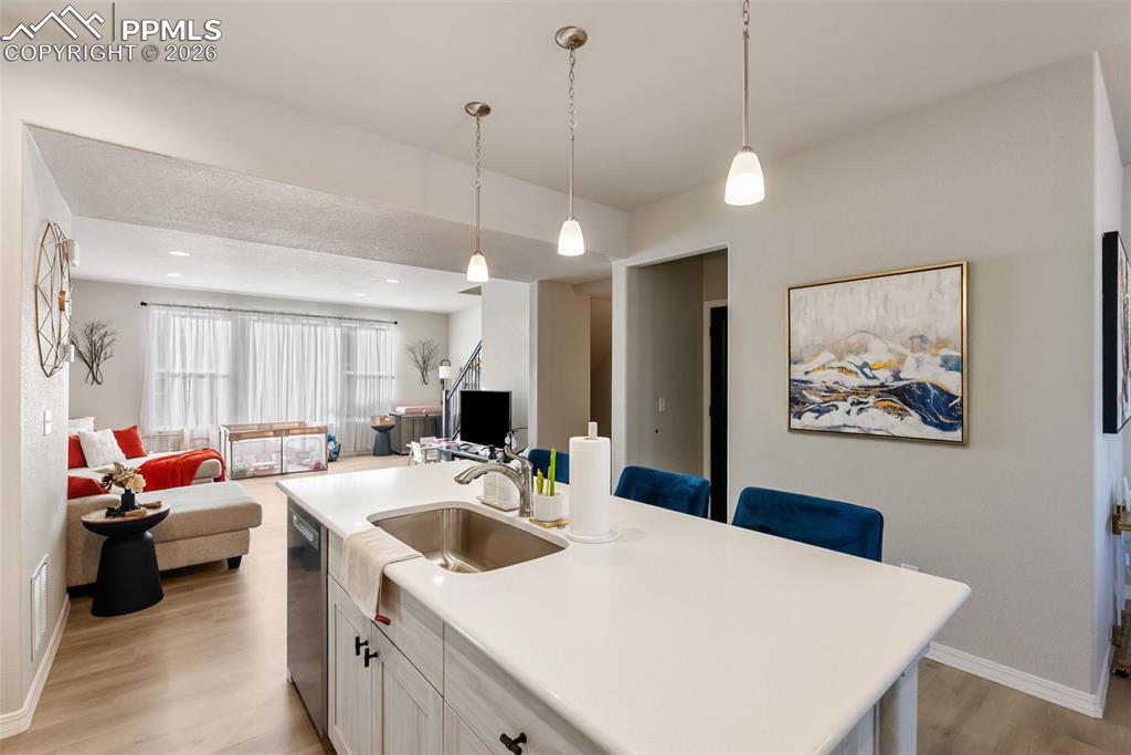 Image 15 of 45: Kitchen