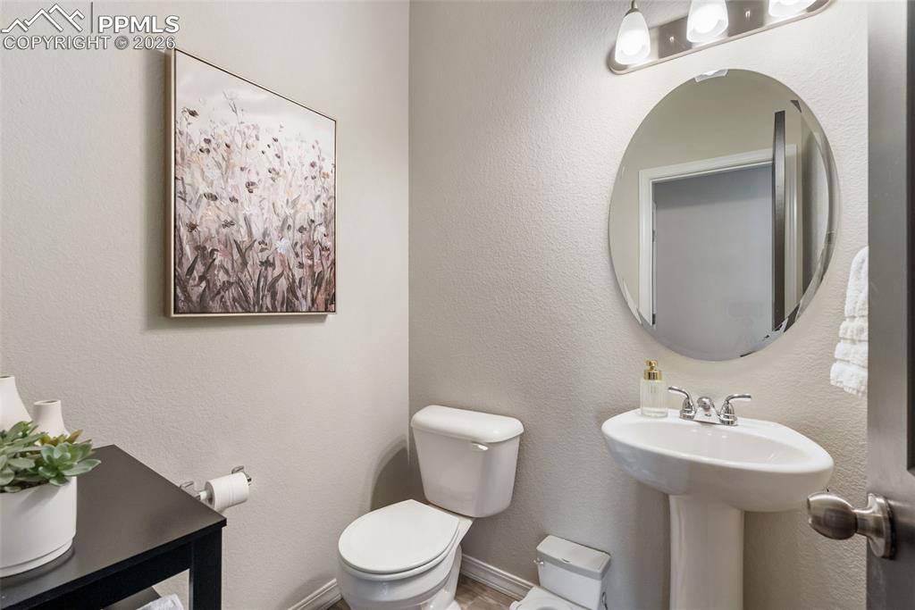 Image 17 of 45: Bathroom