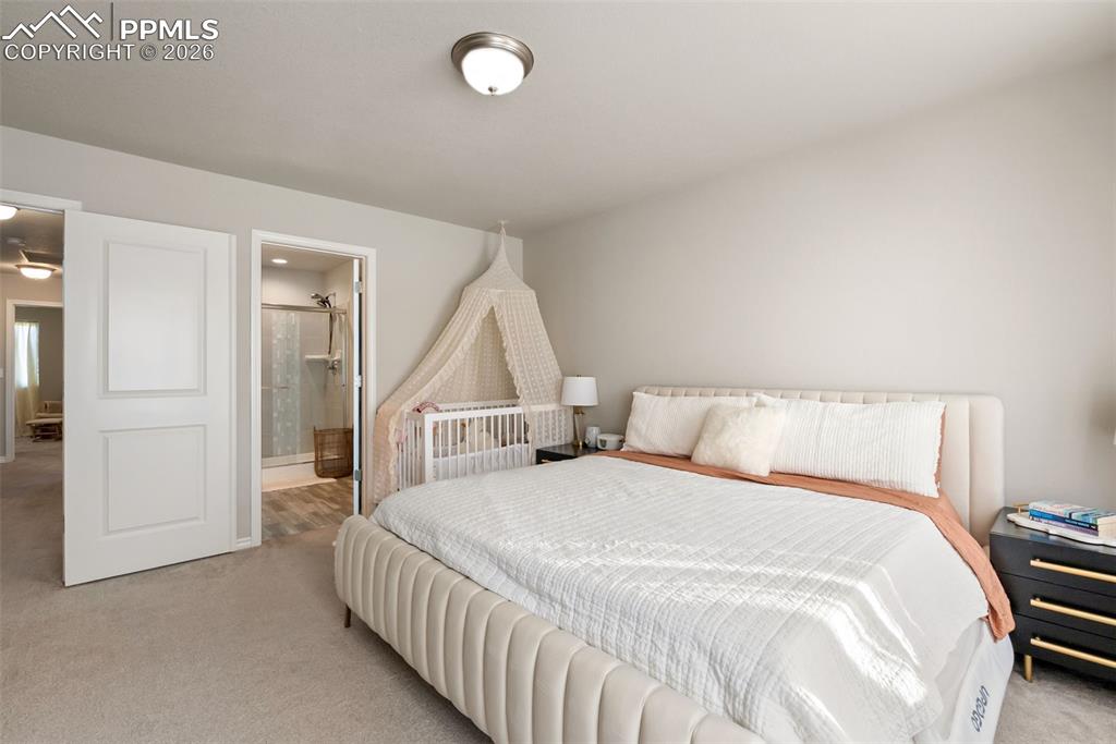 Image 26 of 45: Bedroom