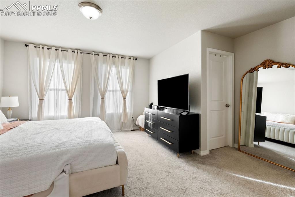 Image 28 of 45: Bedroom