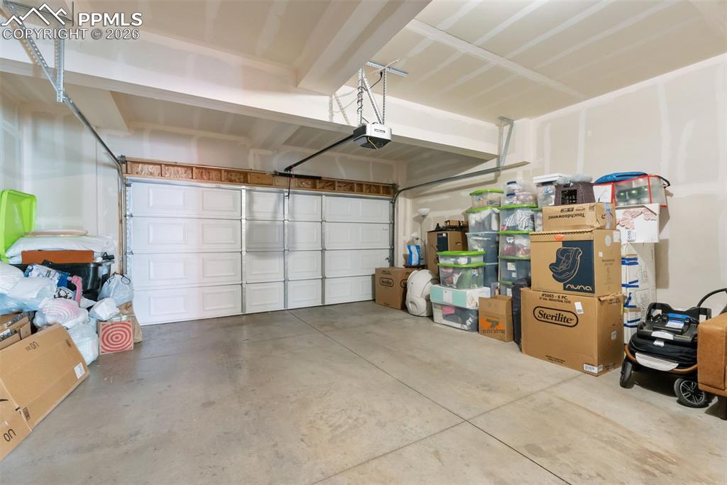 Image 38 of 45: Garage