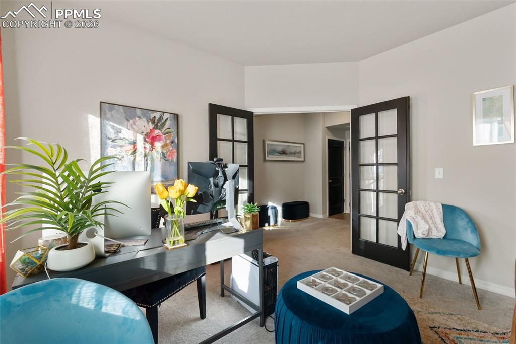 Image 6 of 45: Sitting Room