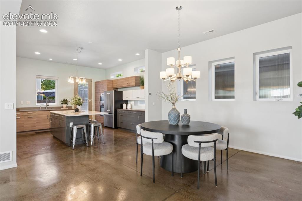 Image 17 of 45: Dining to kitchen