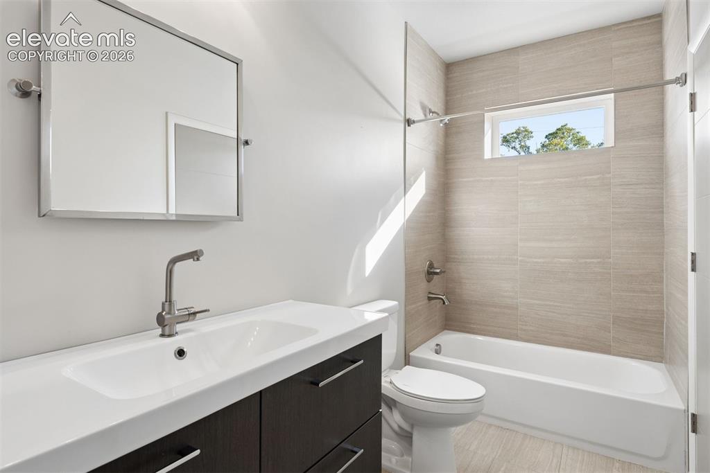 Image 36 of 45: Secondary Bath