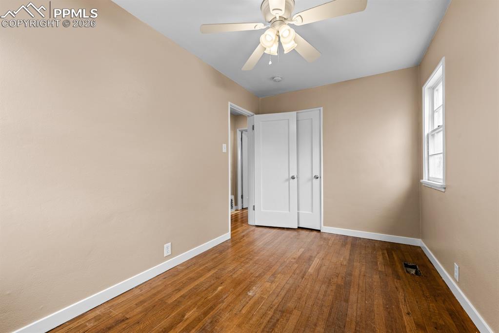 Image 10 of 22: Bedroom