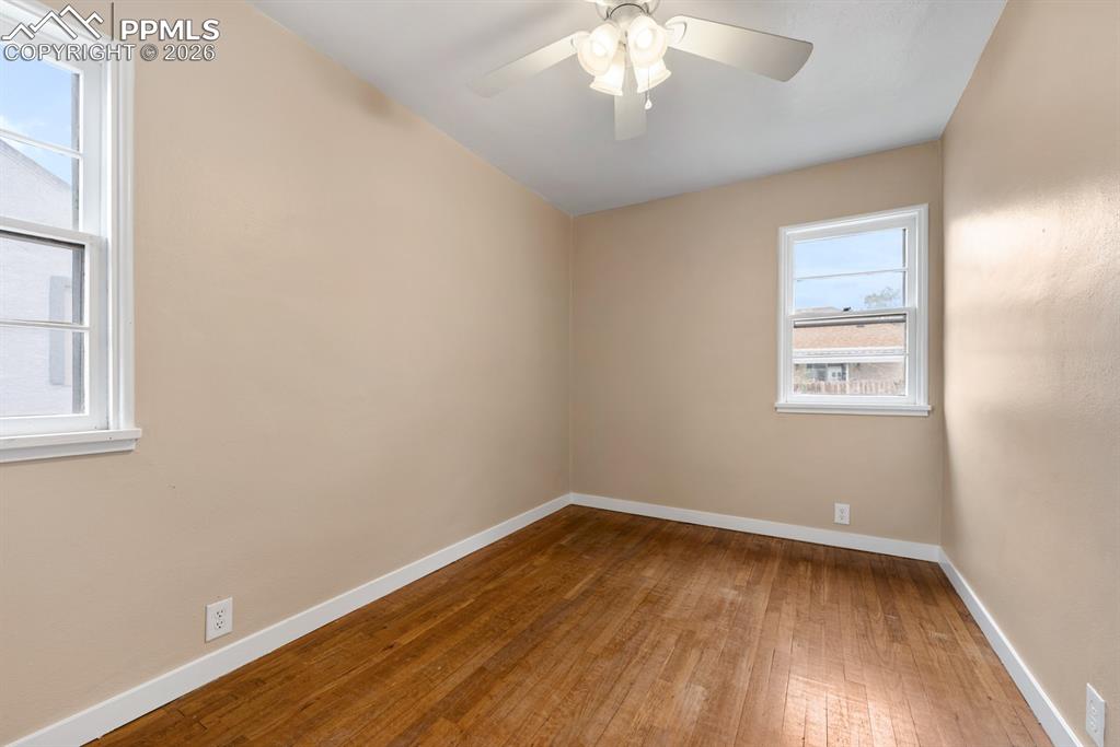 Image 11 of 22: Bedroom