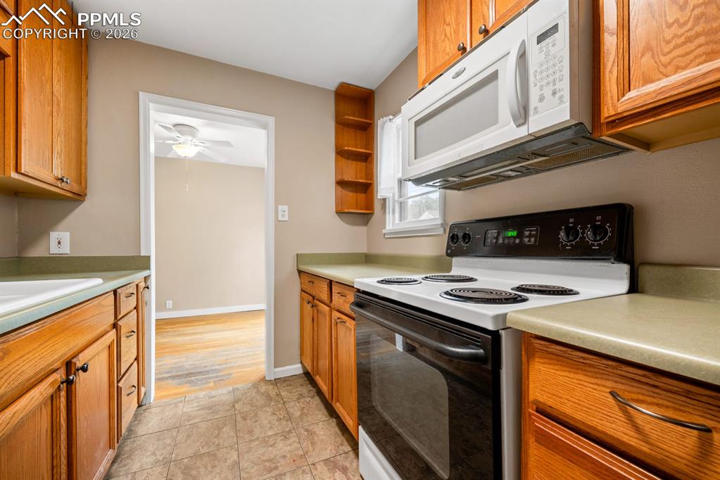 Image 15 of 22: Kitchen
