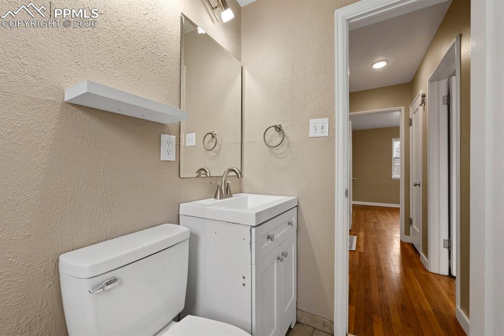 Image 18 of 22: Bathroom