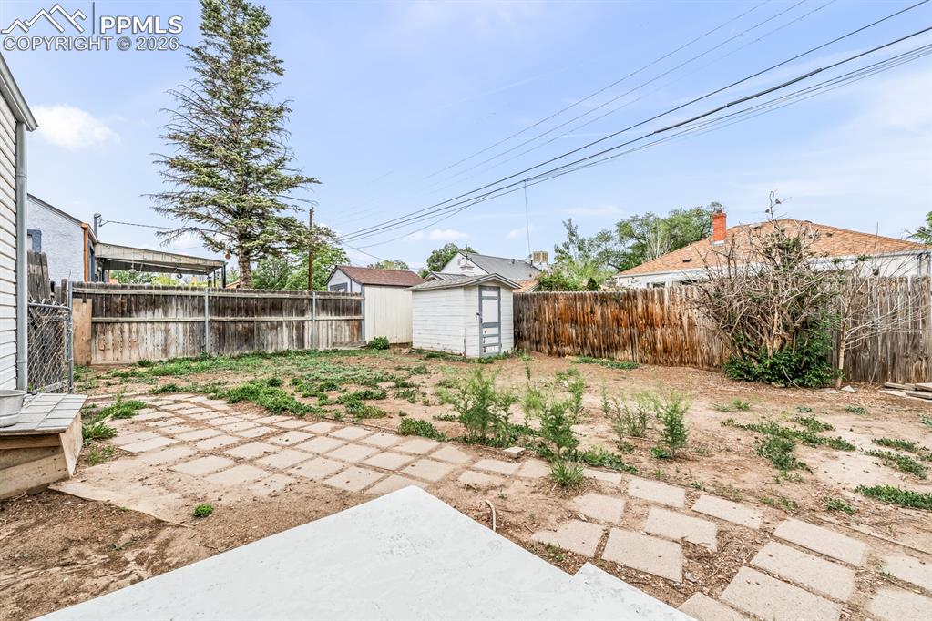 Image 20 of 22: Yard