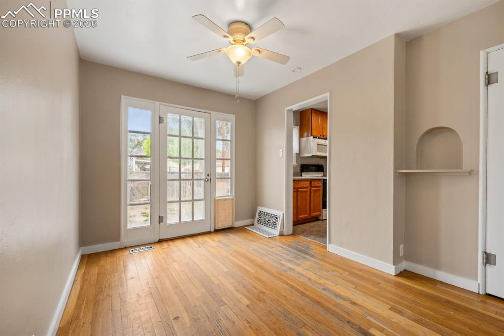 Image 8 of 22: Dining Area