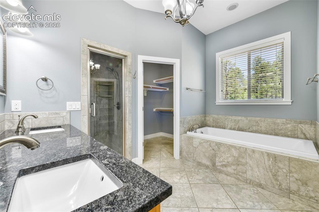 Image 19 of 50: Master bathroom