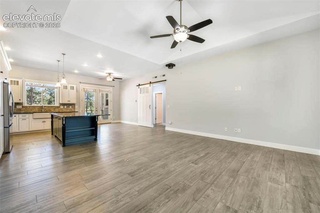 Image 6 of 50: Open concept main level