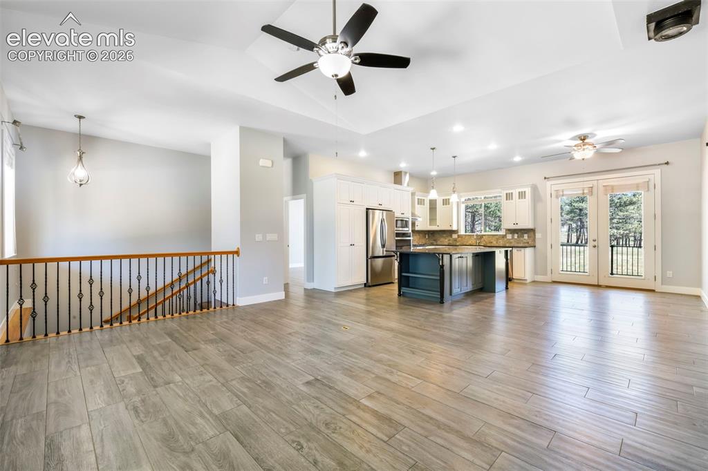 Image 8 of 50: Open concept main level