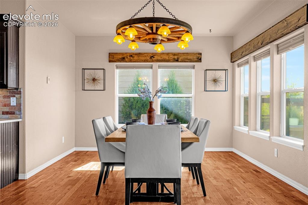 Image 14 of 48: Dining Area